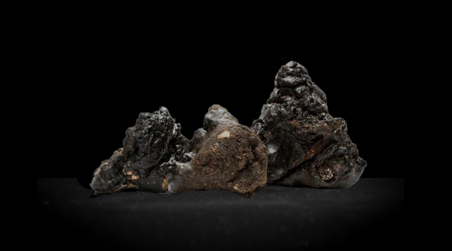 Shilajit-rocks-black